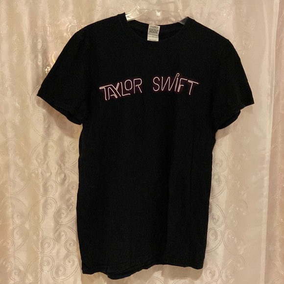 Taylor Swift The 1989 World Tour Concert T-Shirt Womens Size Small - Picture 1 of 5